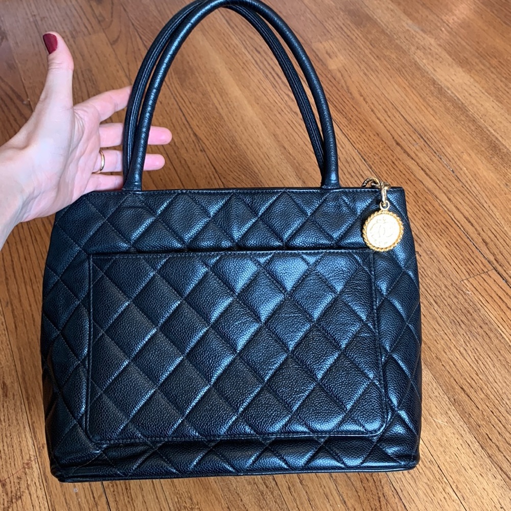 CHANEL Medallion Caviar Tote - Picture 2 of 15
